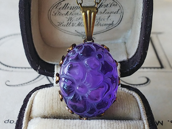 紫と金の花モチーフのアクセサリーセット ヴィンテージ 美しいパープルのお花（Lucite製）のネックレス