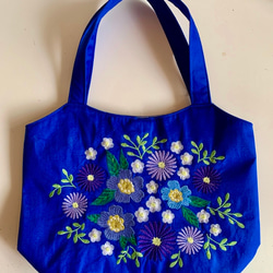 ハンドメイド バッグ 5点セット 花柄 ドット 刺繍　青 再販 青い花刺繍とビーズのトートバッグ トートバッグ AZmama 通販