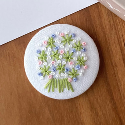 【手刺繍】ブーケ(5月)【ブローチ/ヘアゴム】【大】 3枚目の画像