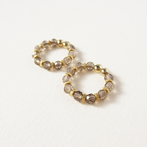 Smokey quartz and metal beads, tiny hoop earrings 夾式耳環 第3張的照片