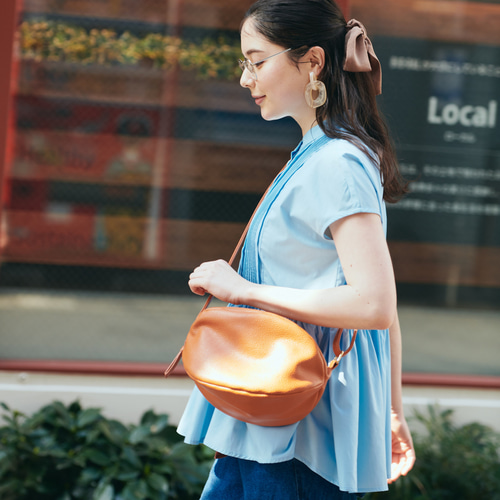 ﾓﾘﾉｶﾞｯｺｳ 上質puレザーころんとポーチ【肩紐1.7cm幅タイプ キャメル