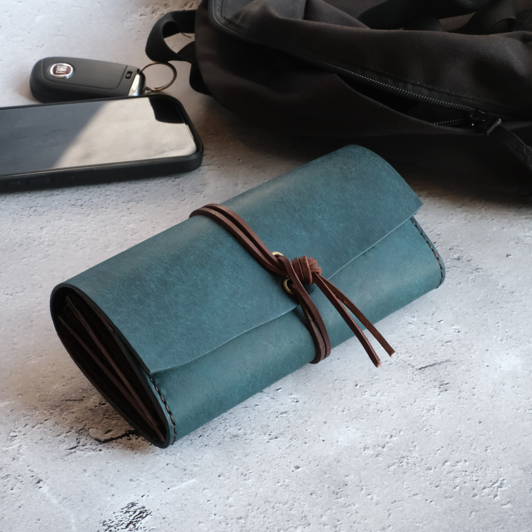 ［guruguru長財布 ブルー］春財布　本革手縫い　大容量　紐　グルグル　革財布　経年変化　エイジング　青　blue