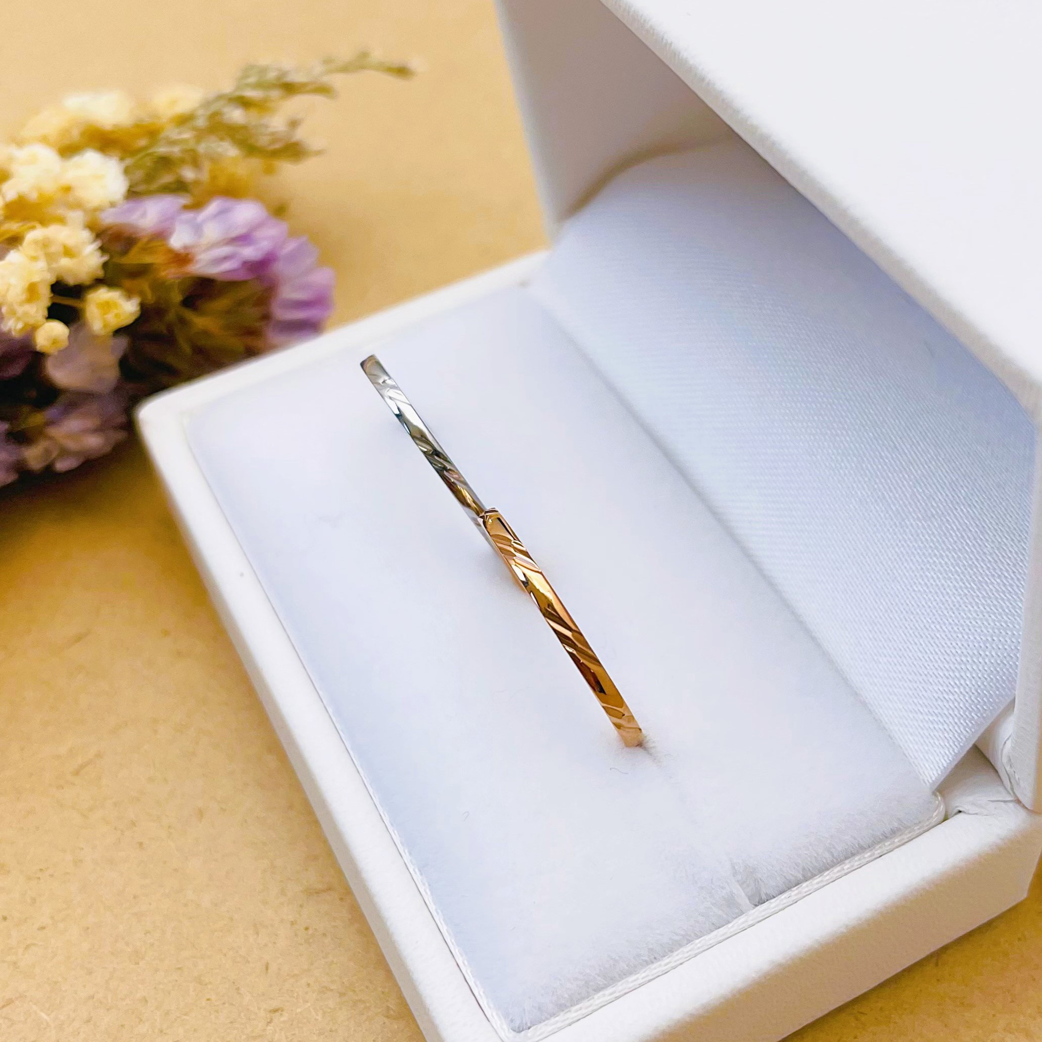 【natural*】ペアリング 春の風を感じて 1mm デザイン リング 金属アレルギー対応 ステンレス〈2本価格〉