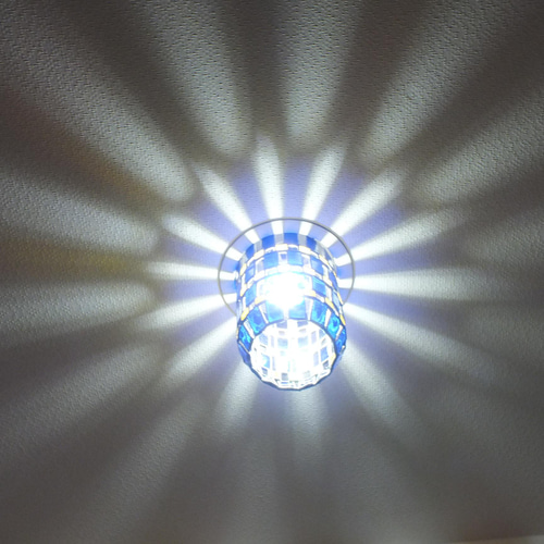 ダウンライト；ステンドグラス（青と黄色） マンションの玄関向き