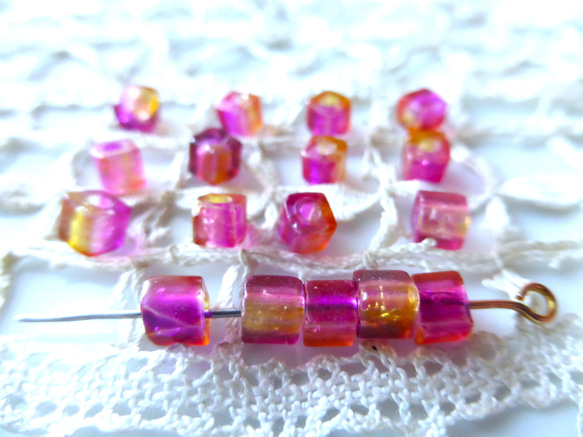 18個　ヒビ　赤紫黄色　チェコビーズCzech Glass Beads 1枚目の画像