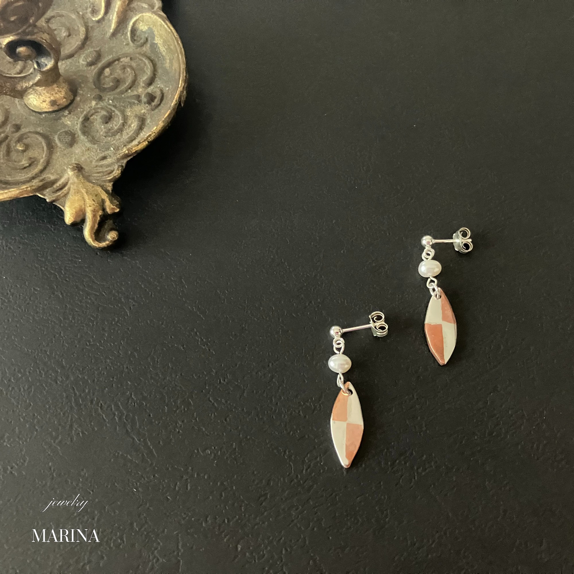 two colors OVAL ピアス [真珠]