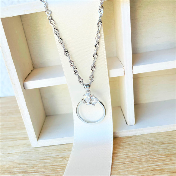 【蝶々タイプ】指輪をネックレスにできる♪* リングホルダー と 選べる ネックレス チェーン 付き シルバー プレゼント 2枚目の画像