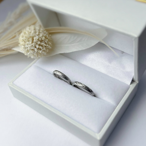『輝く未来への贈り物』シルクマット加工 ペアリング マリッジリング 指輪 ステンレス 刻印 結婚指輪 4枚目の画像