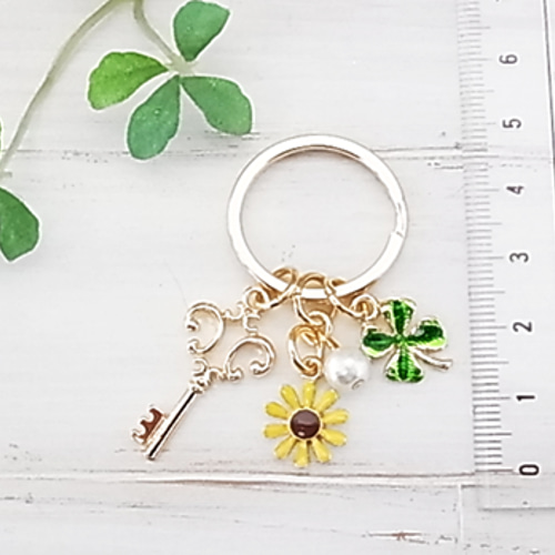 ひまわり＆四つ葉クローバーの小さなキーホルダー＊花 向日葵