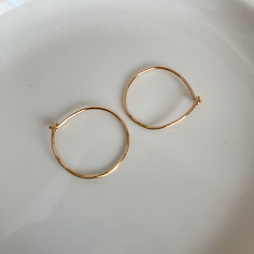 14kgf】小さな 槌目 フープピアス no.56 ゴールドピアス シンプル 軽い