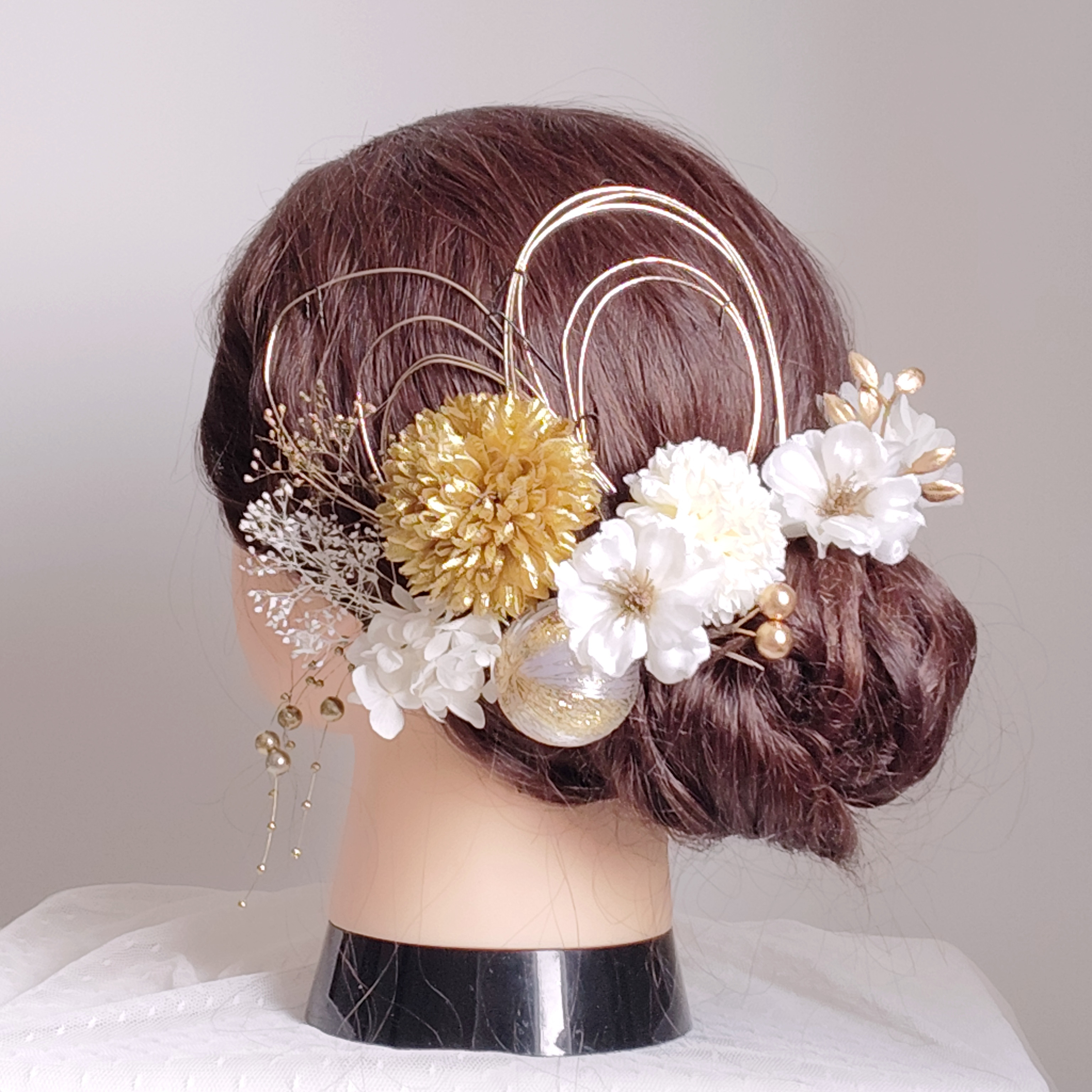 ボールマムと小花の髪飾り　結婚式　成人式　卒業式　花嫁　和装　白無垢　色打掛　着物　ヘッドドレス　前撮り　振袖　袴　白金