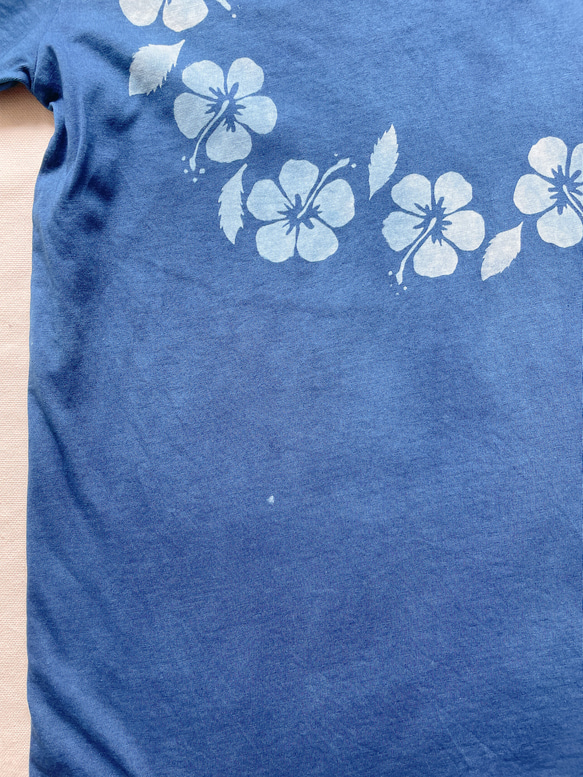 送料無料　藍染Tシャツ ハイビスカスレイ オーガニックコットン 絞り染め　ハワイ　花　 5枚目の画像