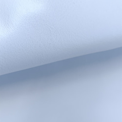 T219　牛革　白　アンチックシュリンク（山谷で濃淡あり）　40ｃｍ×90ｃｍ程度　厚さ1.1mm程度 2枚目の画像