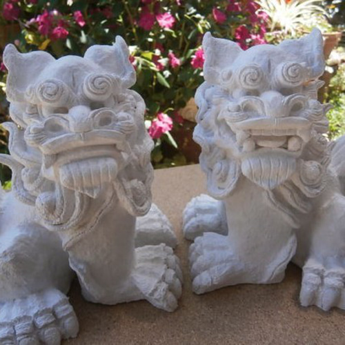 受注販売）「漆喰中立シーサー」風水的に「白」は浄化の力を持ち、清廉