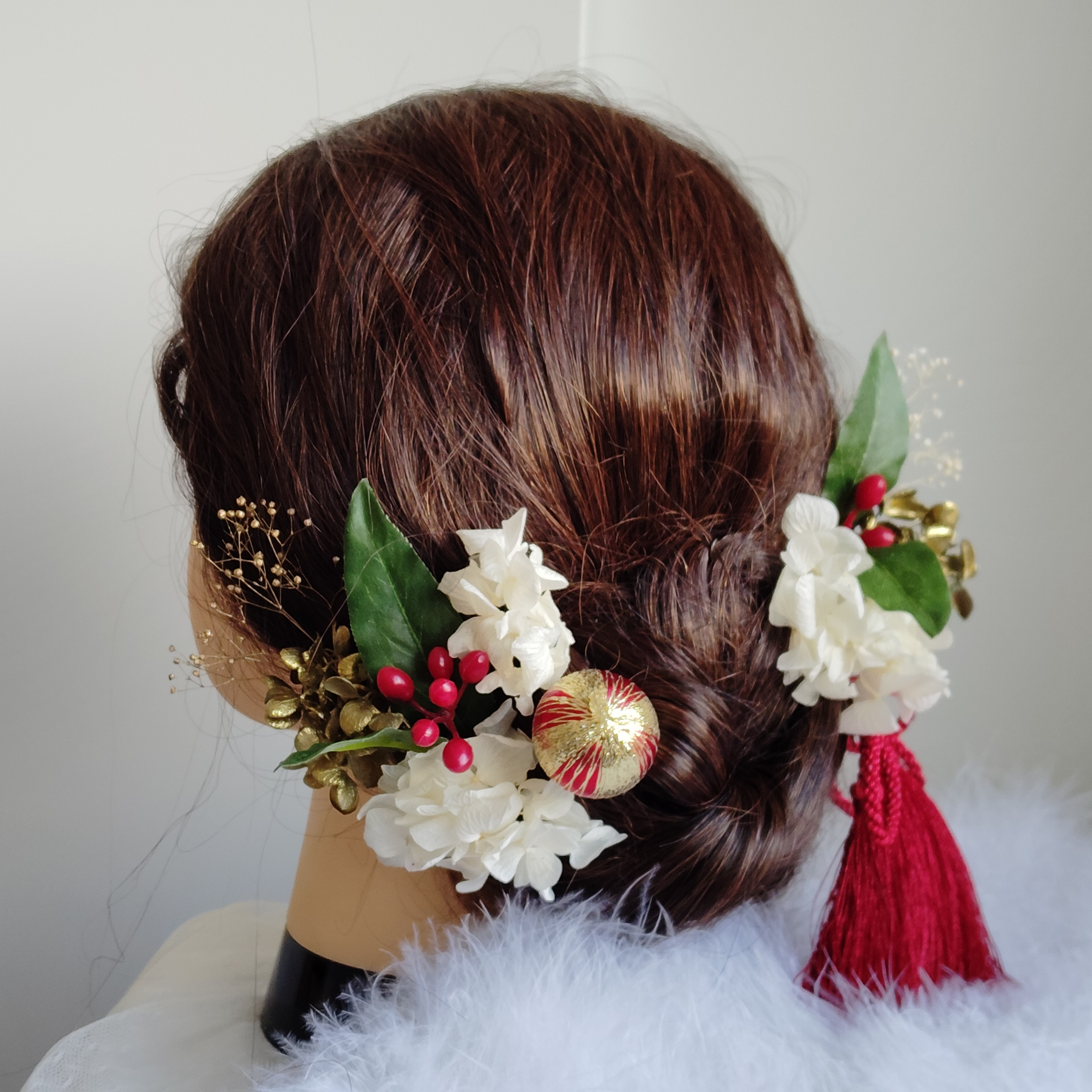 結春＿＿南天の実と鞠玉の髪飾り　卒業式　成人式 　結婚式　髪飾り 　白無垢　色打掛　振袖　着物　袴　和装　赤白　タッセル