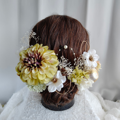 くすみグリーンのジニアと林檎の花の髪飾り パール 水引き 鞠玉 和玉 