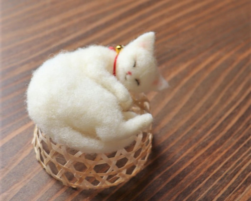 かご猫 しろ Φ9.5cm☆全国発送一律400円 羊毛フェルト 上杉こまめ