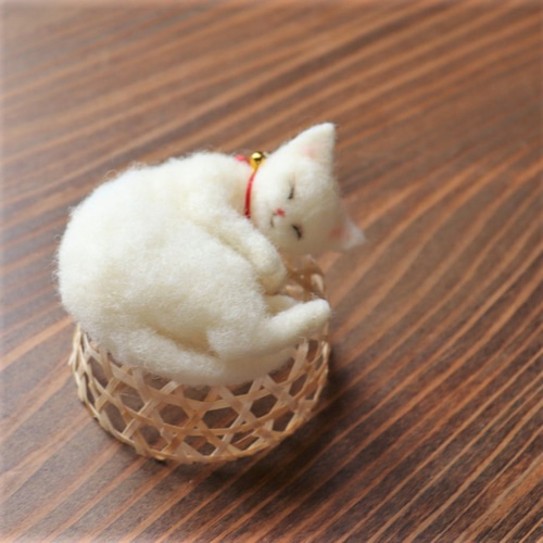 かご猫 しろ Φ9.5cm☆全国発送一律400円 羊毛フェルト 上杉こまめ