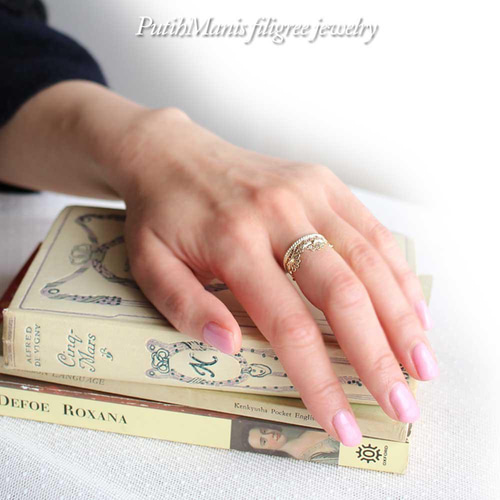 フリルのようなスカラップレース風の透かしが可愛いリング/ゴールドK18