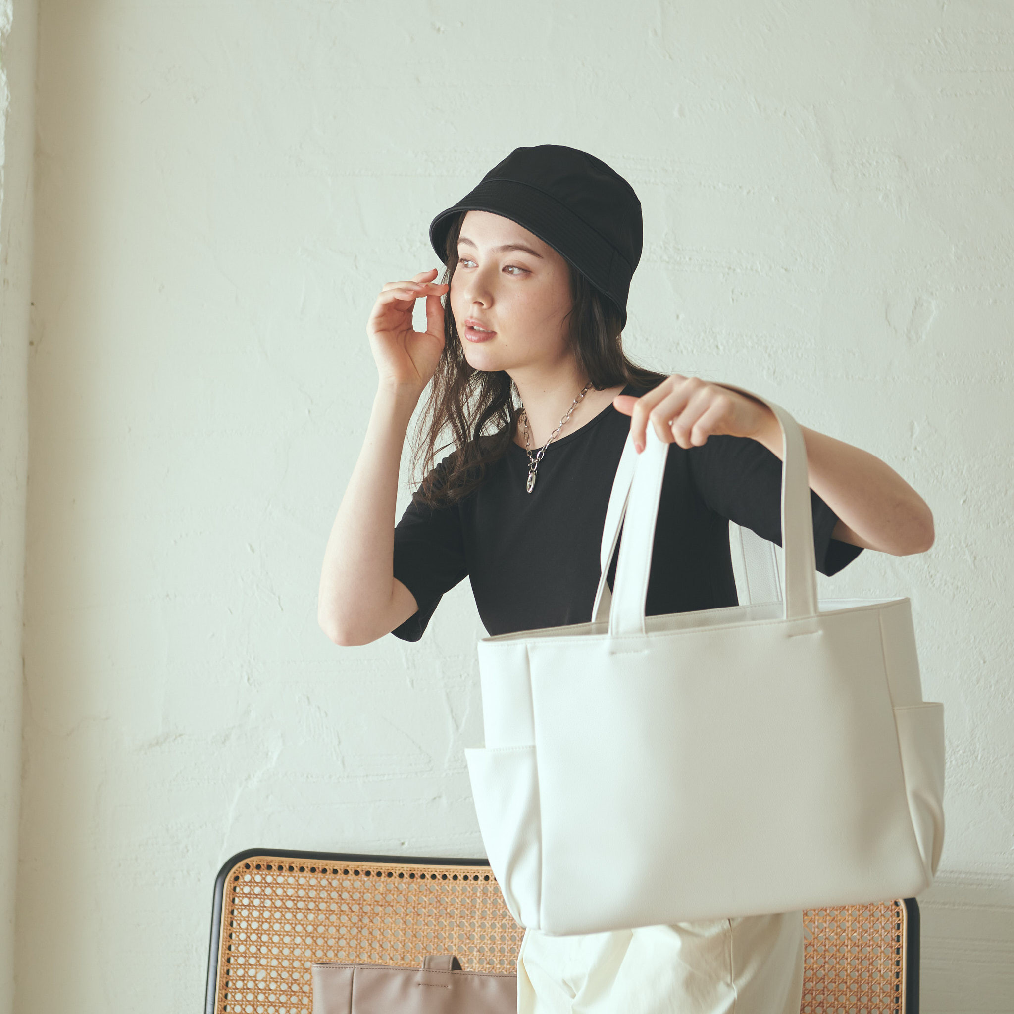 ﾓﾘﾉｶﾞｯｺｳ サイドポケ付きトートバック (上質puレザー　ホワイト)｜toto-01-wt