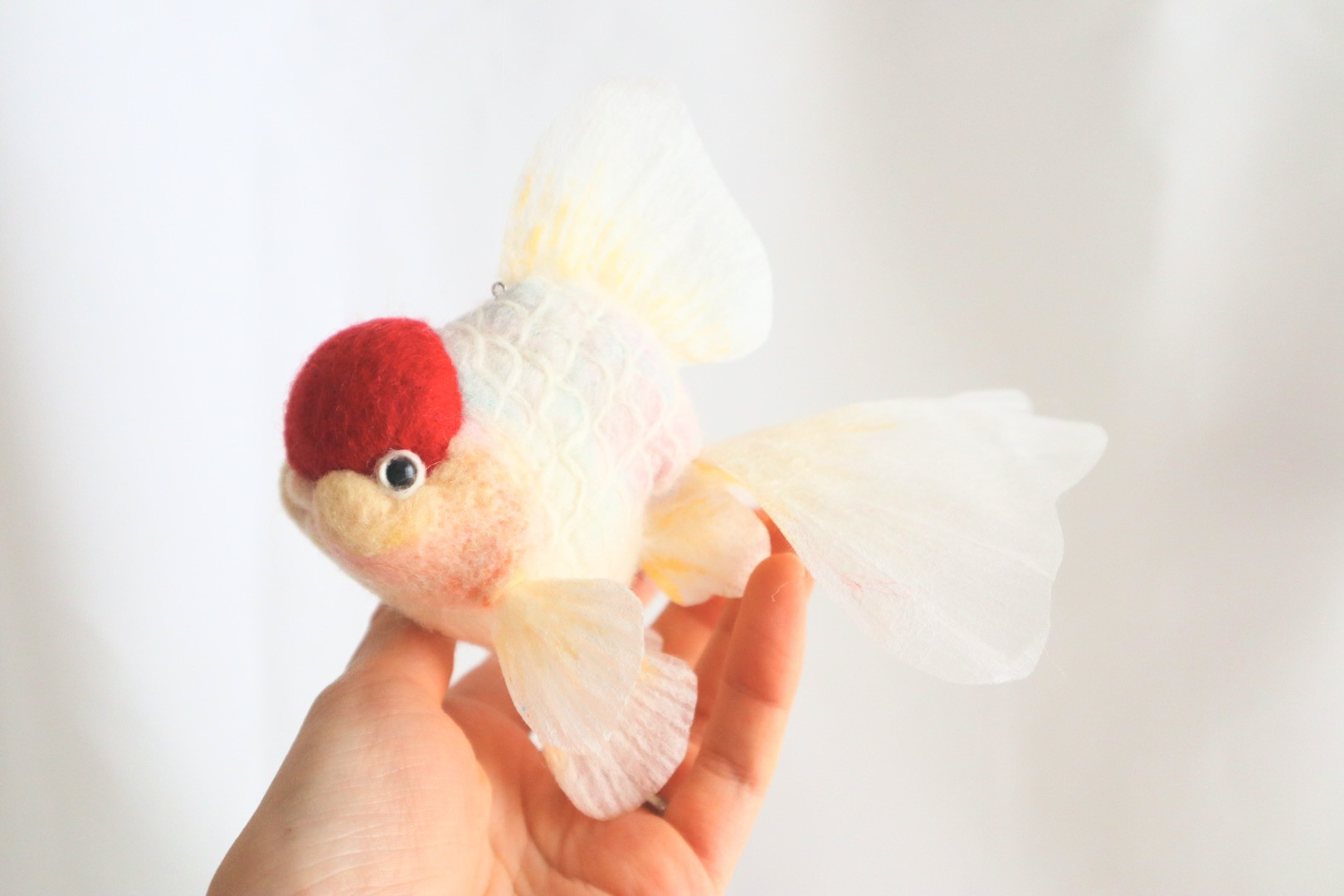 【受注制作】たゆたう羊毛金魚-丹頂-　羊毛フェルト　金魚　モビール　クリスマス　正月