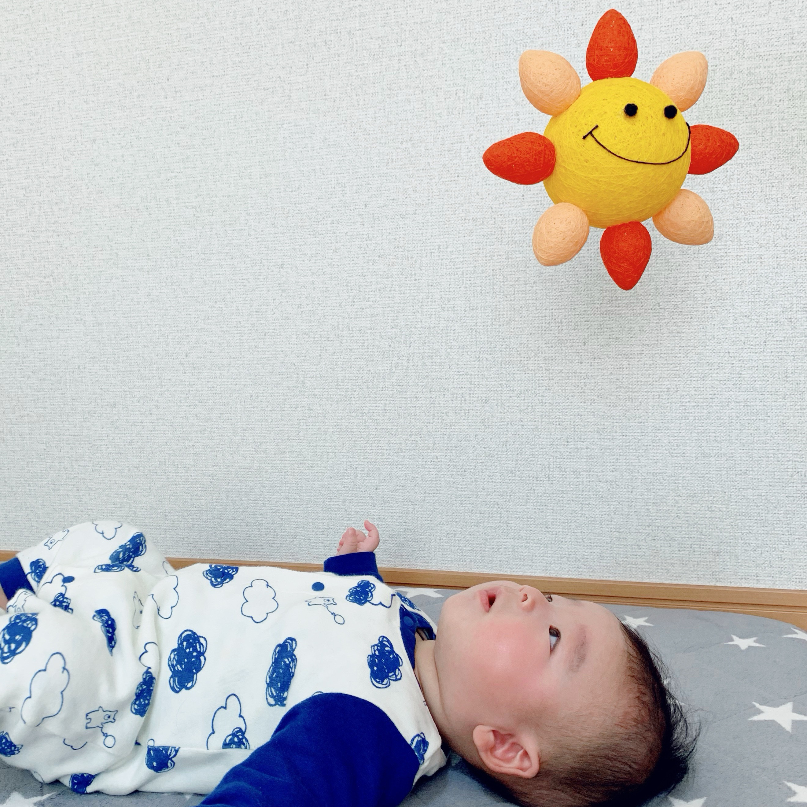 糸玉オーナメント　ニコニコSUN