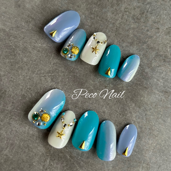 ジェルネイルチップ グリーン✕黒 チェーン クラウン 蝶々 縦グラデ