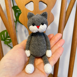 色が選べる】手編みセーターキーホルダー*イニシャル刺繍入り