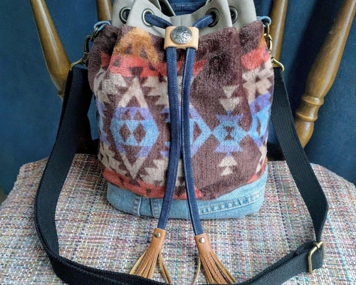 オルテガ柄ボア生地×デニムリメイク 巾着型ショルダーバッグ