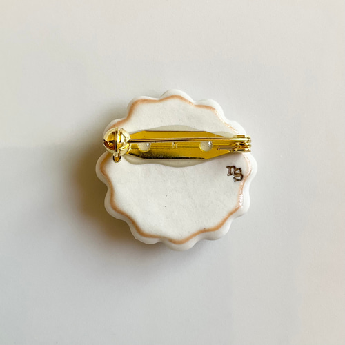 陶器ﾌﾞﾛｰﾁ 白い花 ブローチ Nassun 通販 2300043｜Creema(クリーマ