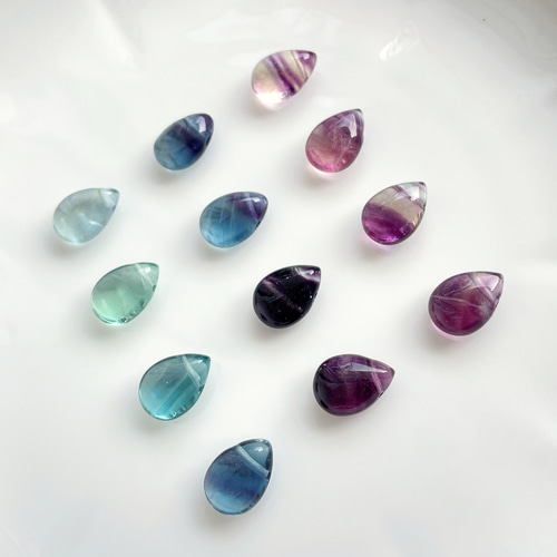 【blue.ks】天然フローライトの一粒ネックレストップ blue.ks】天然フローライトの一粒ネックレストップ blue.ks