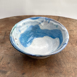 長石釉と青釉の流れ　茶碗 2枚目の画像