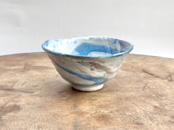 長石釉と青釉の流れ　茶碗 1枚目の画像