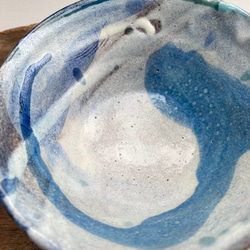 長石釉と青釉の流れ　茶碗 8枚目の画像