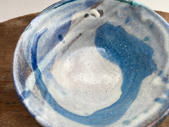 長石釉と青釉の流れ　茶碗 8枚目の画像
