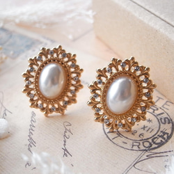 耳環 白色珍珠凸圓形和水鑽 第1張的照片