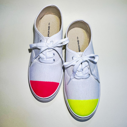 蛍光アシンメトリースニーカー(22.5cm〜25.5cm・SS〜3Lサイズ