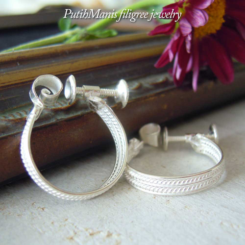 りん5ページ　ハンドメイドイヤリング4点 3色】small right(スモールライト) 手作りアクセサリー 傘と雫の