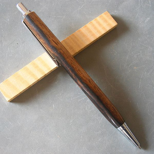 【黒柿】木軸シャープペン　貴重で珍しい素敵な木肌【即日発送】 1枚目の画像