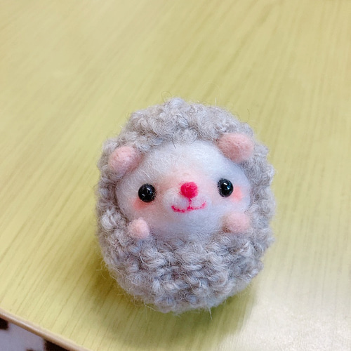 ♥お守りハリネズミくん♥ 羊毛フェルト 紫花 通販｜Creema(クリーマ 