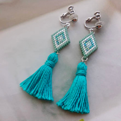 タッセル　フリンジ　ブルー　青　茶色　ウッドビーズ　イヤリング　ピアス　個性的 タッセルイヤリング・ピアス ウェッジウッドブルー | La Flanerie