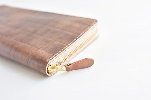 革の手染め財布 「チョコレート  No.32（ラウンドファスナー長財布）」 3枚目の画像