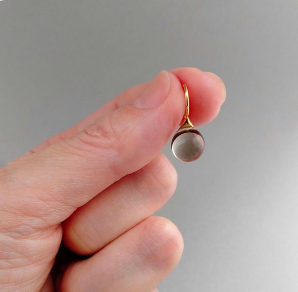 免運費 [客製] 玻璃吊墜耳環，灰褐色 第4張的照片