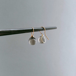 免運費 [客製] 玻璃吊墜耳環，灰褐色 第3張的照片