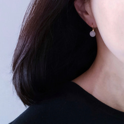 免運費 [客製] 玻璃吊墜耳環，灰褐色 第5張的照片