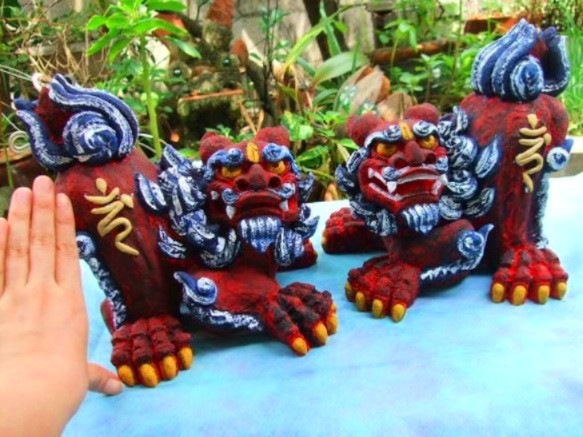 受注製作）「漆喰威嚇伏せシーサー赤」魔を除け、そして招福の象徴