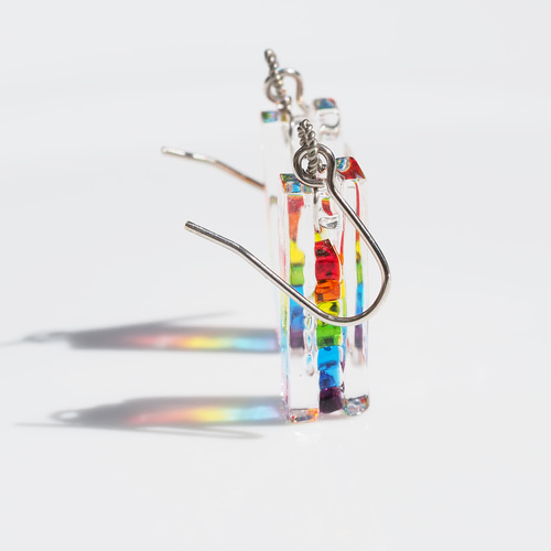 光る虹色ガラス『レインボー』ピアス/イヤリング【金具選べます