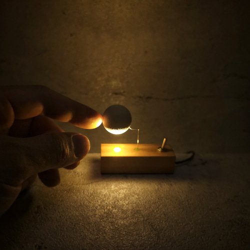 小さな月のランプ 