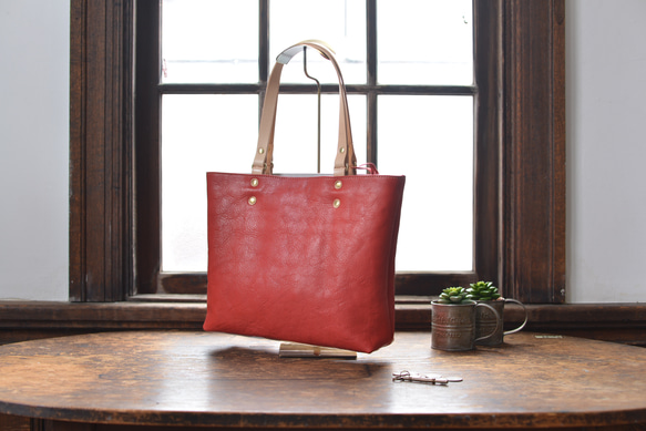 紅色拉鍊手提袋，採用優質國產皮革製成 第2張的照片