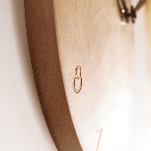 木製 掛け時計 丸 カバ材14 3枚目の画像